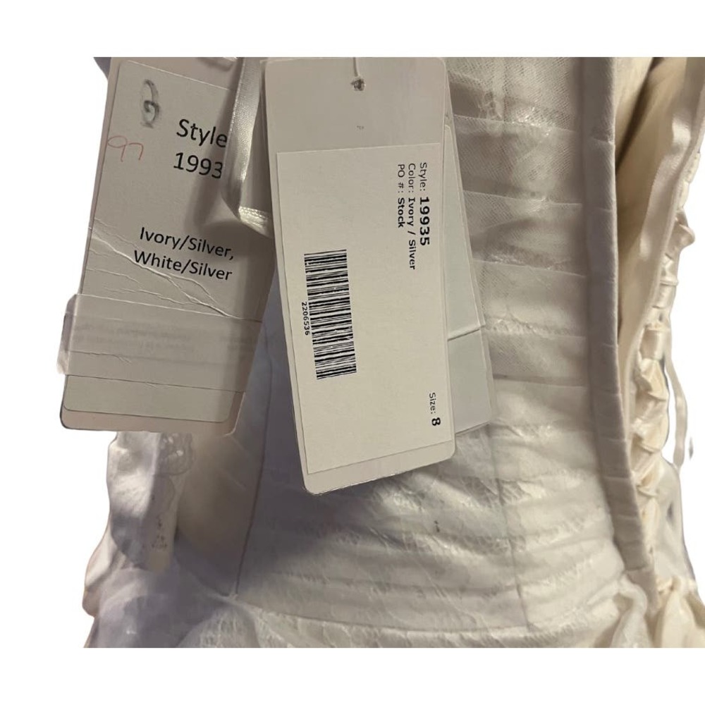 Jacquelin Exclusive Ivory Lace Gown with Silver/Crystal detail - Picture 13 of 14